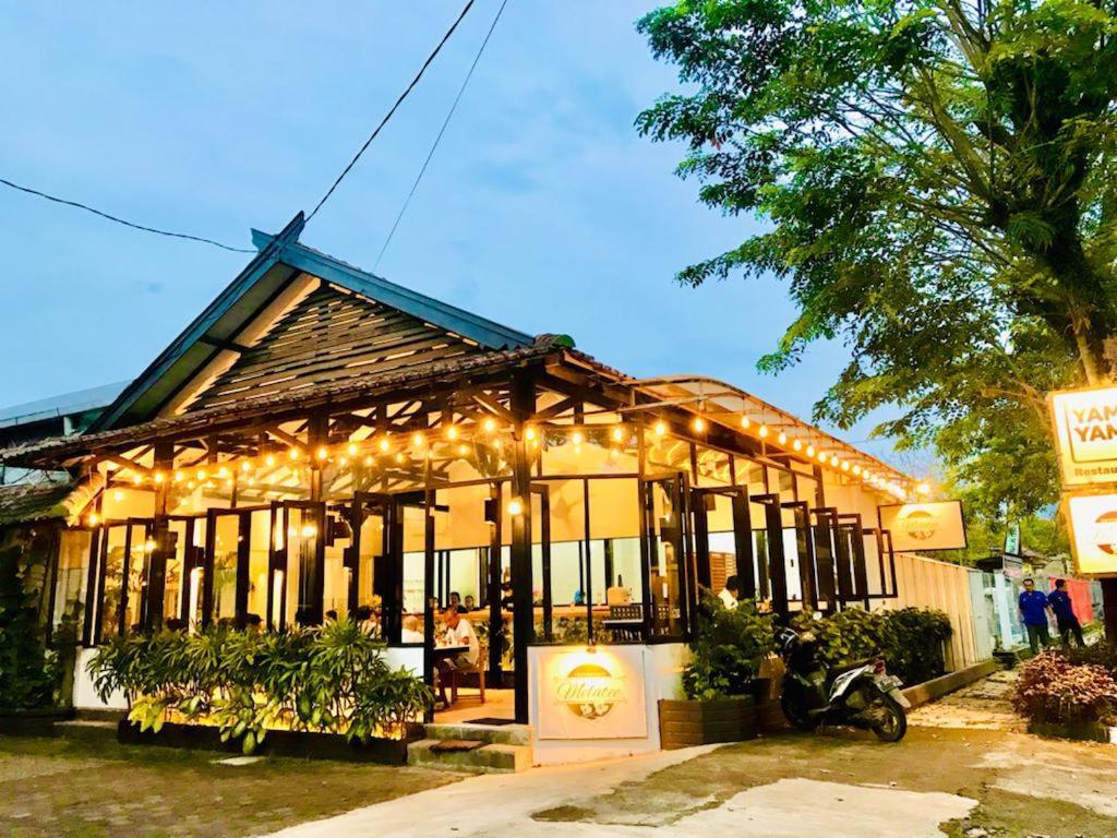 Belaya Hotel Jepara Εξωτερικό φωτογραφία